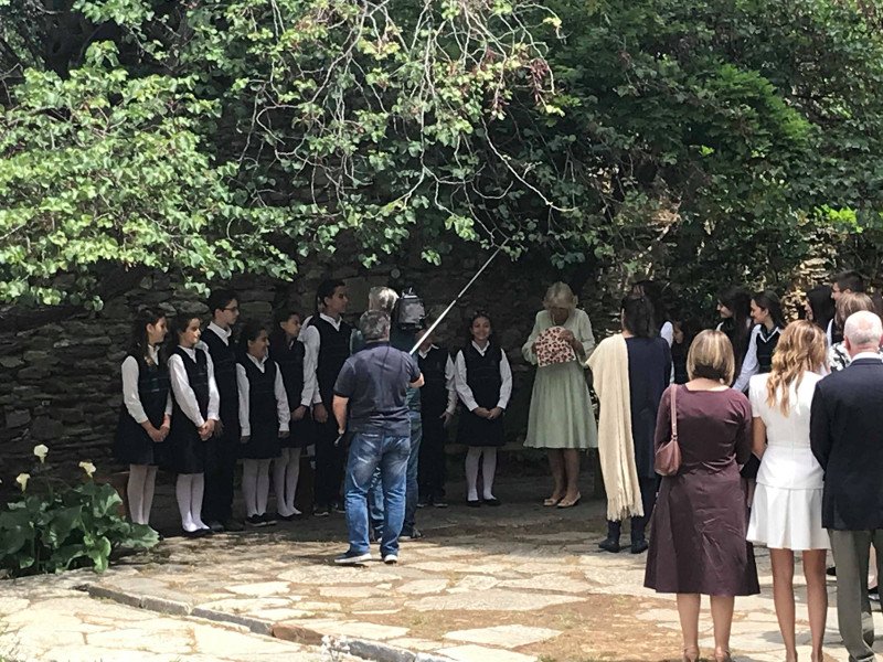 Στη Μονή Καισαριανής η Καμίλα -Διάβασε Χάρι Πότερ σε μαθητές [εικόνες & βίντεο] | iefimerida.gr 2