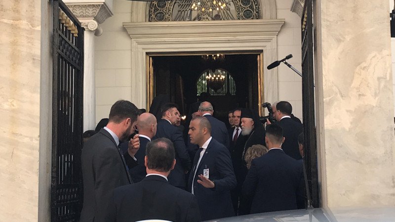 Η συνάντηση του πρίγκιπα Καρόλου με τον Ιερώνυμο -Θερμά λόγια για την «Αποστολή» και δώρα [εικόνες] | iefimerida.gr 3