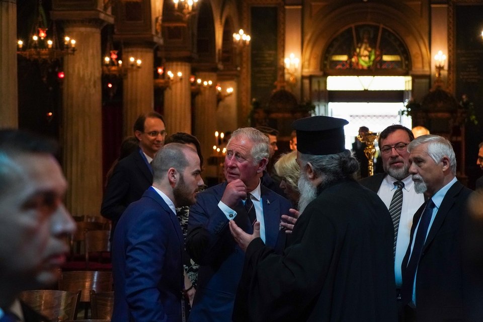  Ο Κάρολος στην εκκλησία της Αγίας Ειρήνης -Το προσκύνημα της εικόνας και η συνομιλία με τον ιερέα [εικόνες] | iefimerida.gr 0