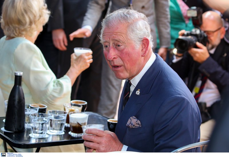 Τσίπρας αλά Κάρολος: Απόλαυσε φρέντο εσπρέσσο χωρίς καλαμάκι [εικόνες] | iefimerida.gr 9