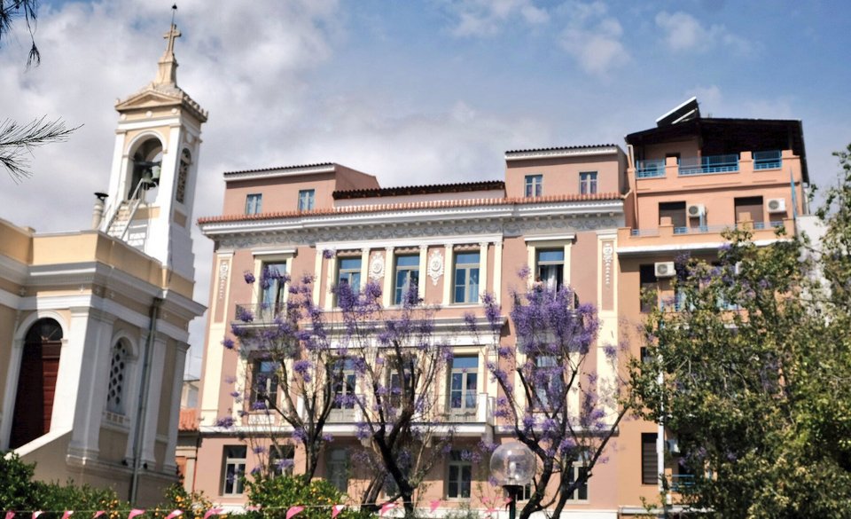 Η φωτογραφία που πόσταρε ο Κάρολος και η Καμίλα από το καφεδάκι τους στην Αγία Ειρήνη [εικόνες] | iefimerida.gr 3