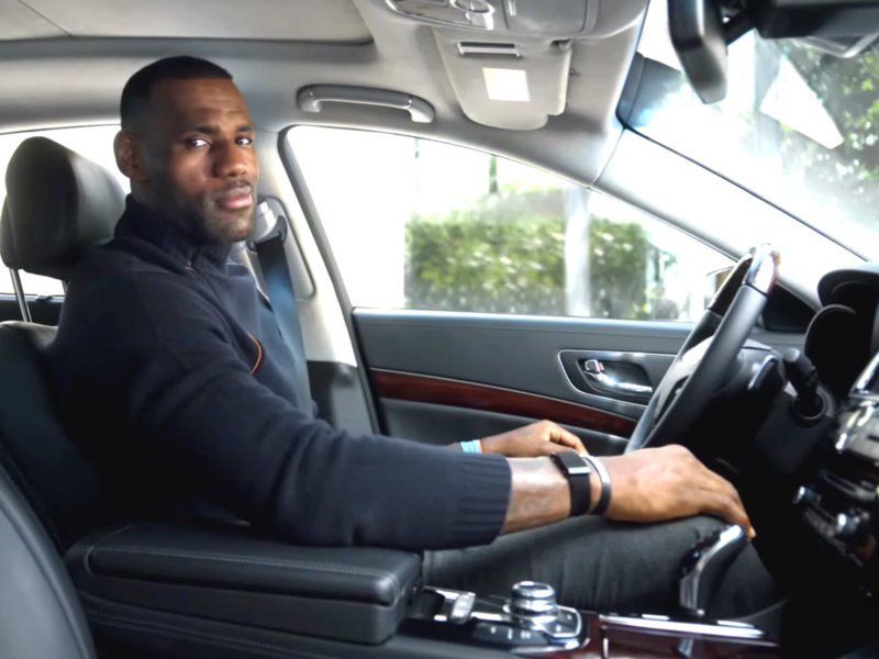 Πώς ξοδεύει τα πλούτη του ο «βασιλιάς» του NBA, Λεμπρόν Τζέιμς; [εικόνες]  | iefimerida.gr 3