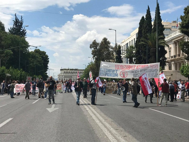 Πορεία με κρεμάλες & αλυσίδες στο κέντρο της Αθήνας-Κυκλοφοριακό κομφούζιο | iefimerida.gr 4