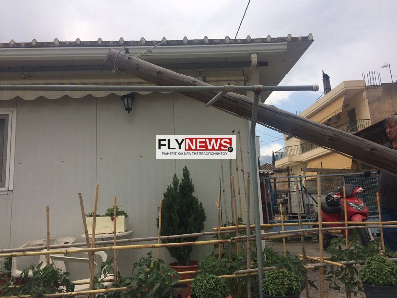 Σάπια κολόνα κατέρρευσε σε κεντρικό δρόμο στη Σπάρτη -Από τύχη δεν υπήρξαν θύματα [εικόνες & βίντεο] | iefimerida.gr 1