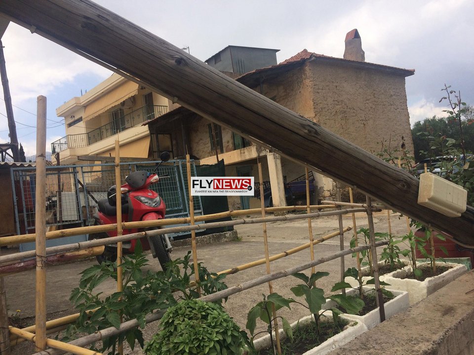 Σάπια κολόνα κατέρρευσε σε κεντρικό δρόμο στη Σπάρτη -Από τύχη δεν υπήρξαν θύματα [εικόνες & βίντεο] | iefimerida.gr 2