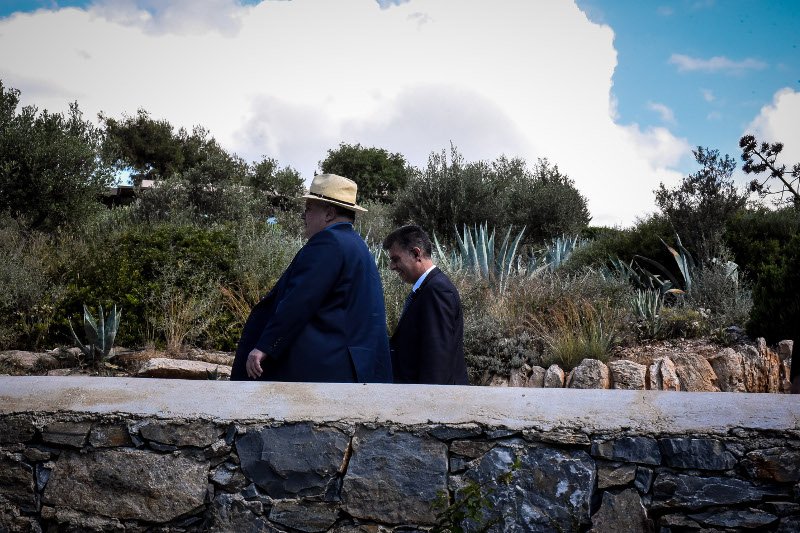 Σε εξέλιξη η συνάντηση Κοτζιά-Ντιμιτρόφ για το Σκοπιανό- «Κλεισμένοι»σε ξενοδοχείο στο Σούνιο | iefimerida.gr 0