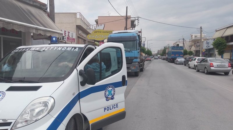 Λάρισα: Νταλίκα παρέσυρε γυναίκα -Τραυματίστηκε σοβαρά [εικόνες] | iefimerida.gr 0