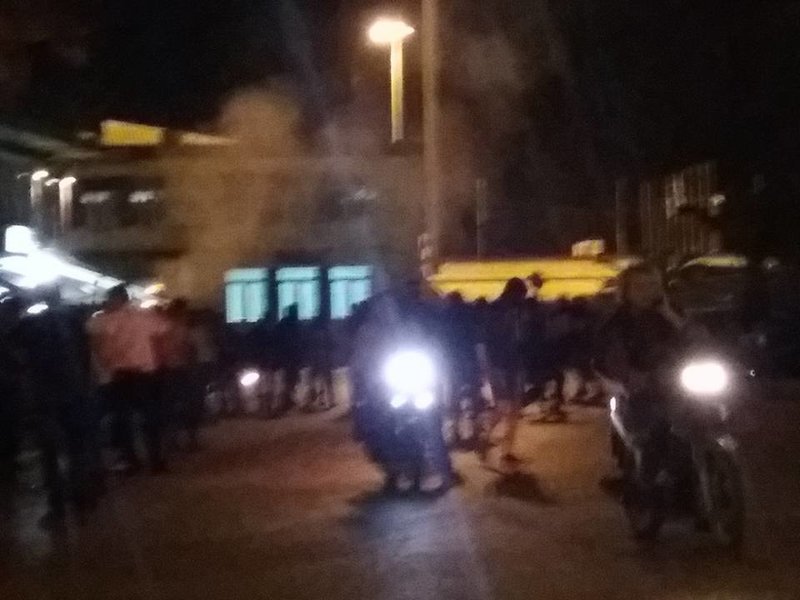 Μυτιλήνη: Σοβαρά επεισόδια -Προσπάθησαν να εισβάλουν στην ομιλία Τσίπρα [εικόνες] | iefimerida.gr 1