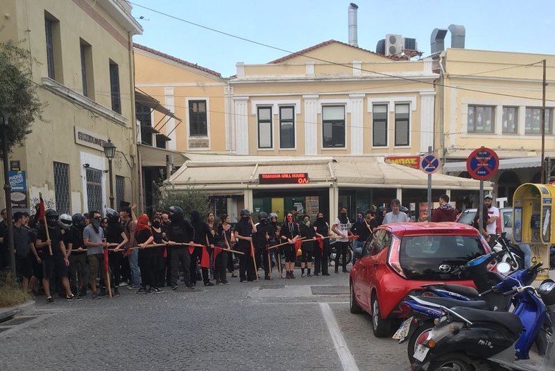 «Βούλιαξε» η Λέσβος από αγανακτισμένους κατά Τσίπρα [εικόνες & βίντεο] | iefimerida.gr 13