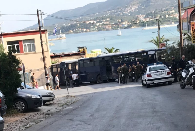 «Βούλιαξε» η Λέσβος από αγανακτισμένους κατά Τσίπρα [εικόνες & βίντεο] | iefimerida.gr 23