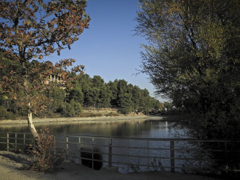 Λίμνη Μπελέτσι: Παραμυθένια θέα στις ανατολικές πλαγιές της Πάρνηθας [εικόνες] | iefimerida.gr 3