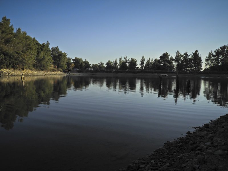 Λίμνη Μπελέτσι: Παραμυθένια θέα στις ανατολικές πλαγιές της Πάρνηθας [εικόνες] | iefimerida.gr 2