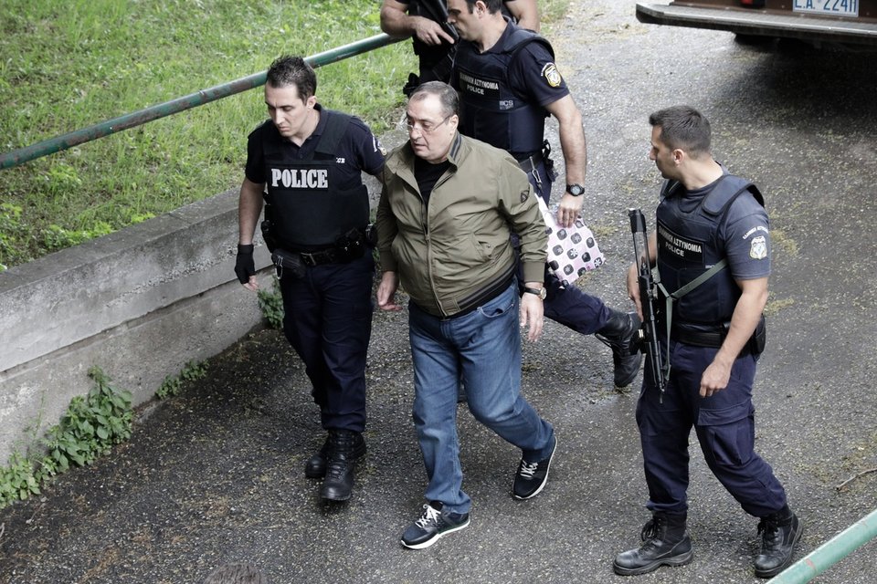 Στα δικαστήρια το «Λίπος» -Χωρίς χειροπέδες, αλλά με την ΕΚΑΜ συνοδεία [εικόνες] | iefimerida.gr 2