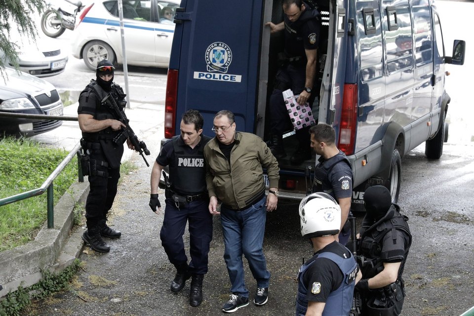 Στα δικαστήρια το «Λίπος» -Χωρίς χειροπέδες, αλλά με την ΕΚΑΜ συνοδεία [εικόνες] | iefimerida.gr 3