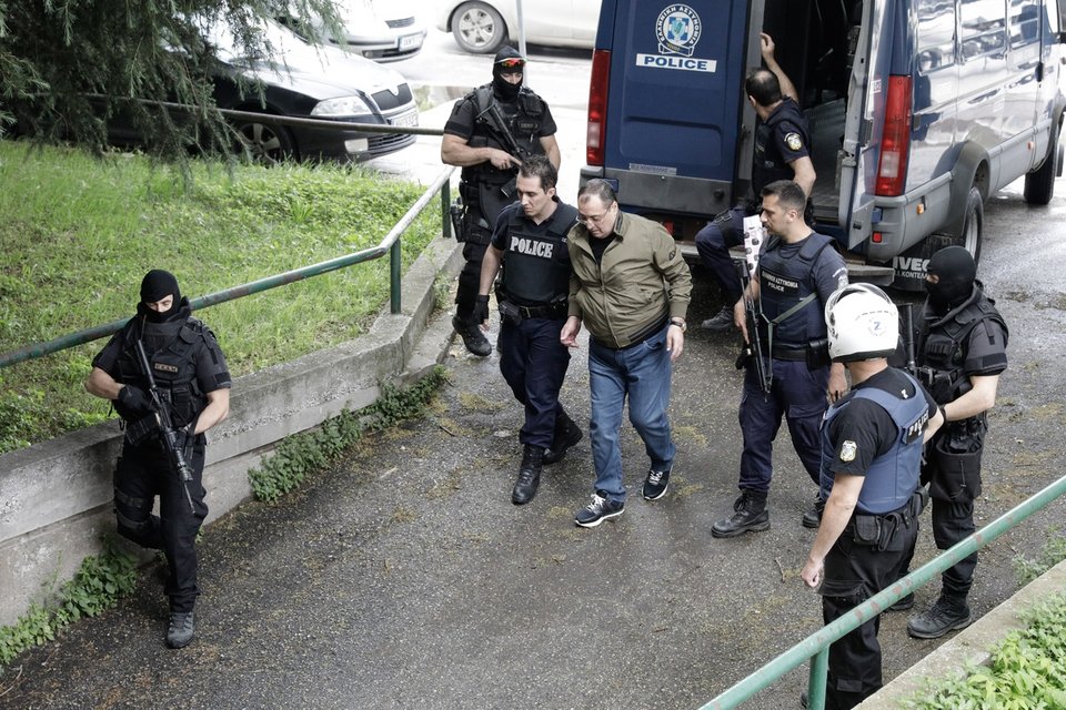 Στα δικαστήρια το «Λίπος» -Χωρίς χειροπέδες, αλλά με την ΕΚΑΜ συνοδεία [εικόνες] | iefimerida.gr 4