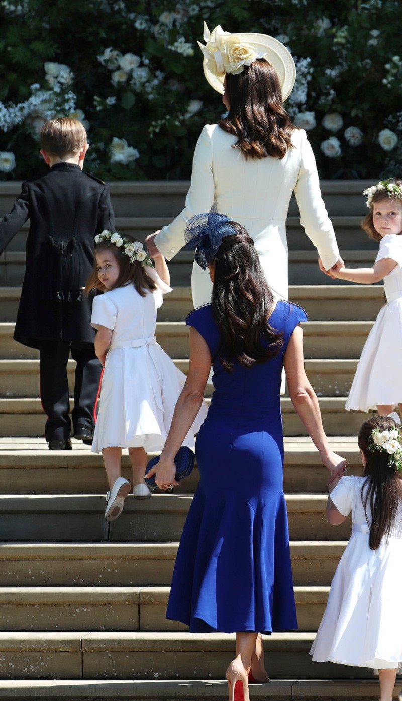 «Τα οπίσθια της Τζέσικα» -Φίλη της Μέγκαν με φόρεμα και σε πόζες αλά Πίπα Μίντλετον, στο γάμο [εικόνες] | iefimerida.gr 3