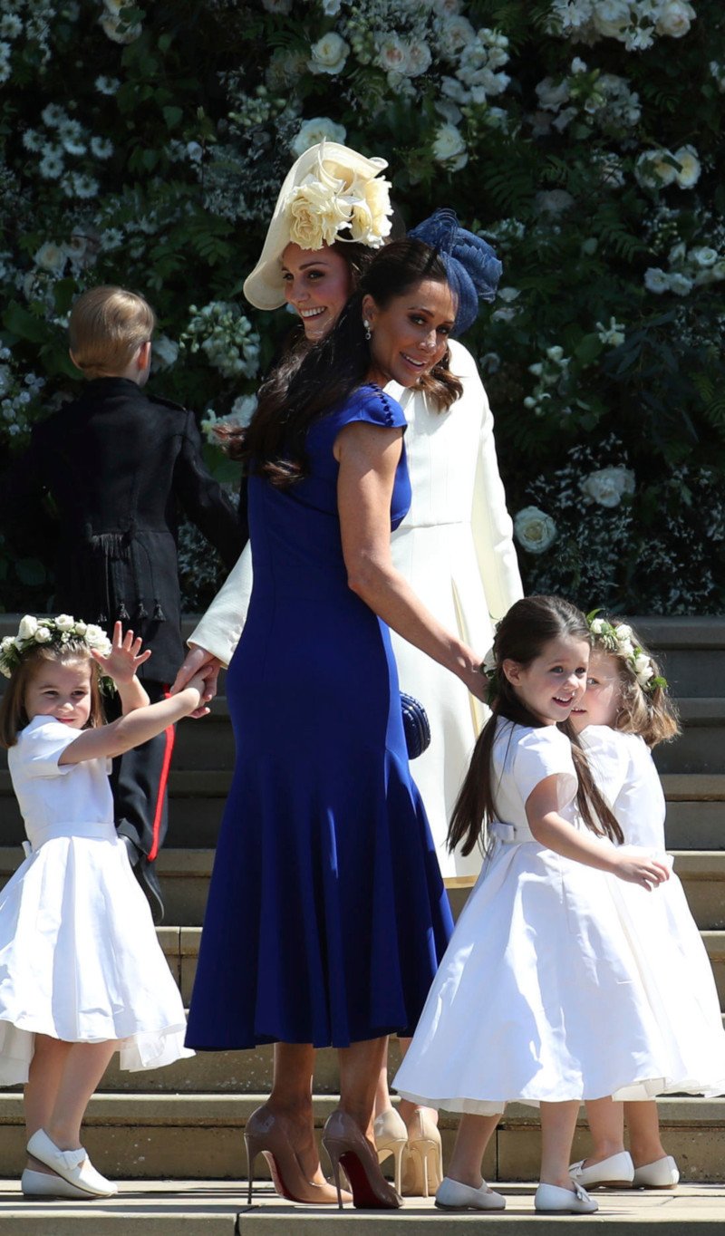 «Τα οπίσθια της Τζέσικα» -Φίλη της Μέγκαν με φόρεμα και σε πόζες αλά Πίπα Μίντλετον, στο γάμο [εικόνες] | iefimerida.gr 4