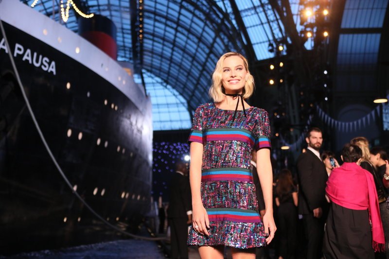 Η Chanel έφτιαξε λιμάνι και έφερε κρουαζιερόπλοιο καταμεσής του Παρισιού -Ναύτης στο La Pausa η Τζίτζι Χαντίντ [εικόνες & βίντεο] | iefimerida.gr 47