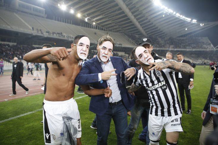 Φορώντας μάσκα του Ιβάν Σαββίδη πανηγύρισαν οι παίκτες του ΠΑΟΚ τη νίκη τους [εικόνες] | iefimerida.gr 0