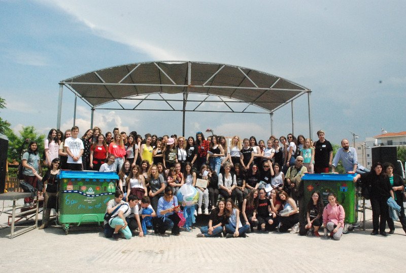 Μαθητές μεταμόρφωσαν εγκαταλελειμμένο παρκάκι σε χρωματιστή όαση [εικόνες] | iefimerida.gr 2