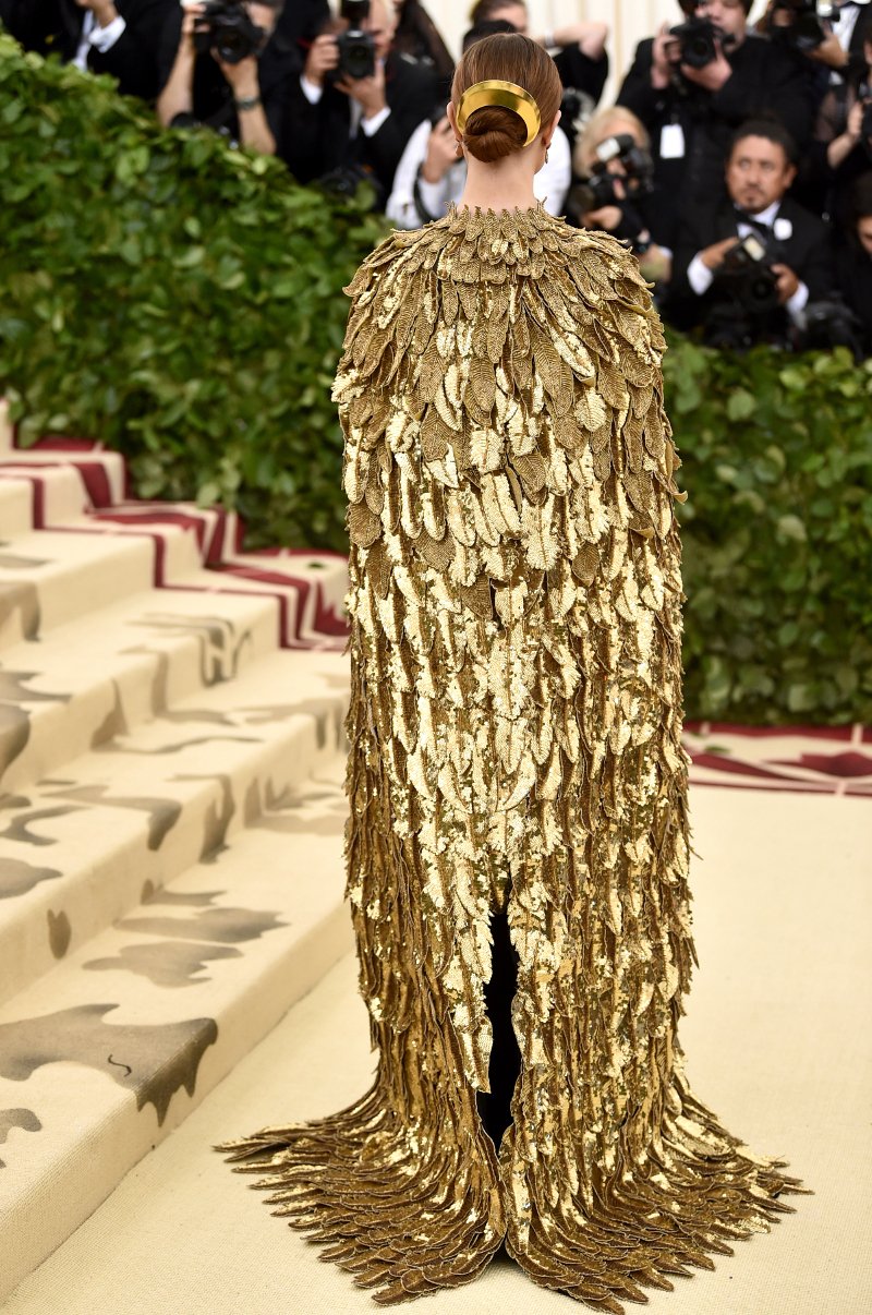 Οι σταρ τρελάθηκαν: Το Met Gala είχε θέμα την καθολική πίστη -Τι φόρεσαν [εικόνες]   | iefimerida.gr 18