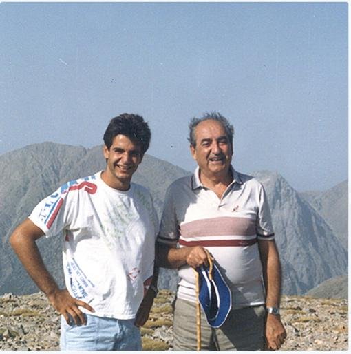 Η ανάρτηση του Μητσοτάκη για τον 1 χρόνο από τον θάνατο του πατέρα του -Μια φωτό από τα παλιά [εικόνα] | iefimerida.gr 0