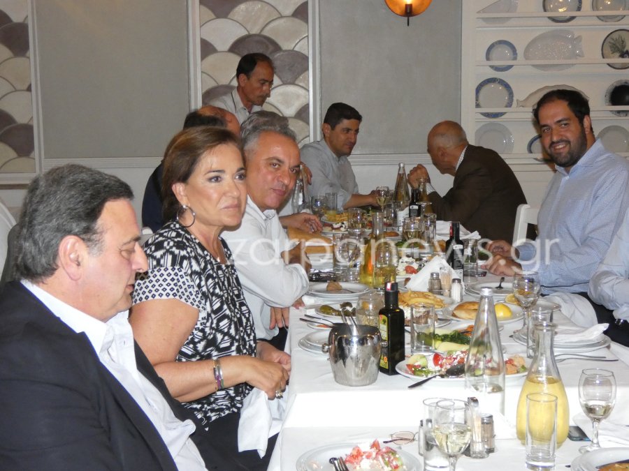 Ο Κυριάκος Μητσοτάκης έκανε το τραπέζι σε βουλευτές και φίλους σε ταβέρνα στα Χανιά [εικόνες] | iefimerida.gr 1