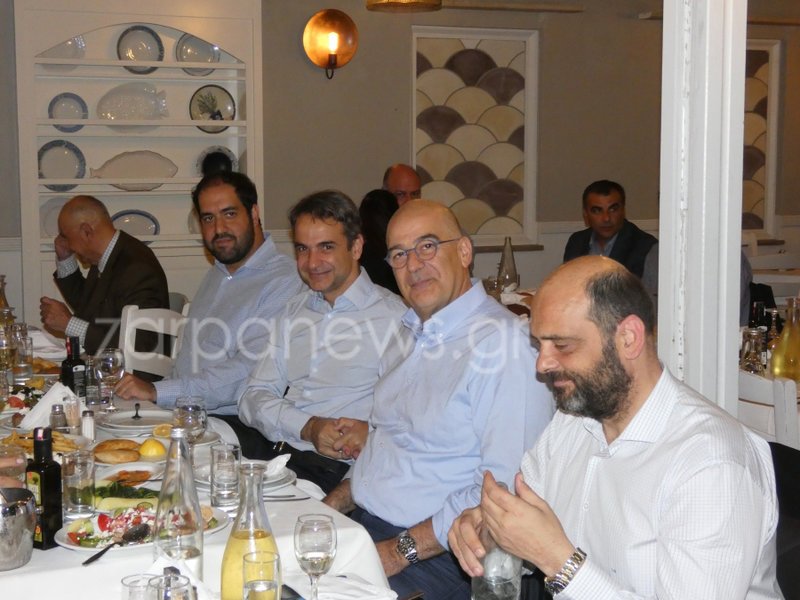 Ο Κυριάκος Μητσοτάκης έκανε το τραπέζι σε βουλευτές και φίλους σε ταβέρνα στα Χανιά [εικόνες] | iefimerida.gr 0