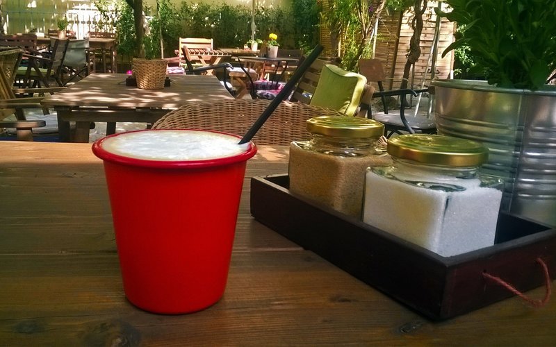 Πρωτομαγιά στην Αθήνα: 7 μαγαζιά με ανθισμένους κήπους και μυστικές αυλές για καφέ [εικόνες] | iefimerida.gr 20