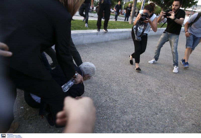 Αγρια επίθεση και ξύλο στον Μπουτάρη -Τον έριξαν κάτω [εικόνες & βίντεο] | iefimerida.gr 0