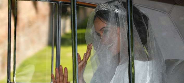 Το απόλυτο αουτσάιντερ: Το νυφικό της Μέγκαν Μαρκλ ήταν Givenchy [εικόνα]  | iefimerida.gr 3