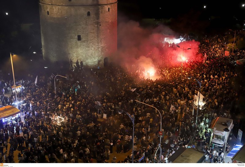 Αποθέωση για τον ΠΑΟΚ στη Θεσσαλονίκη -Πανηγυρισμοί μέχρι τα ξημερώματα [εικόνες & βίντεο] | iefimerida.gr 2