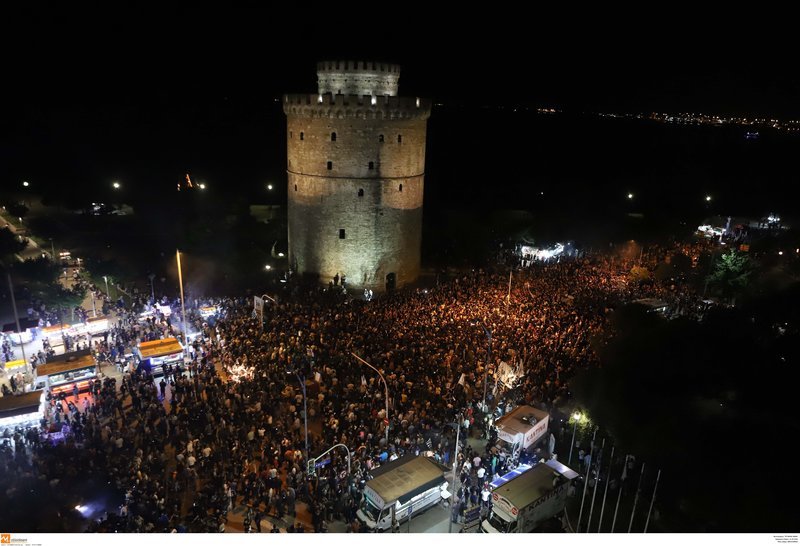 Αποθέωση για τον ΠΑΟΚ στη Θεσσαλονίκη -Πανηγυρισμοί μέχρι τα ξημερώματα [εικόνες & βίντεο] | iefimerida.gr 1