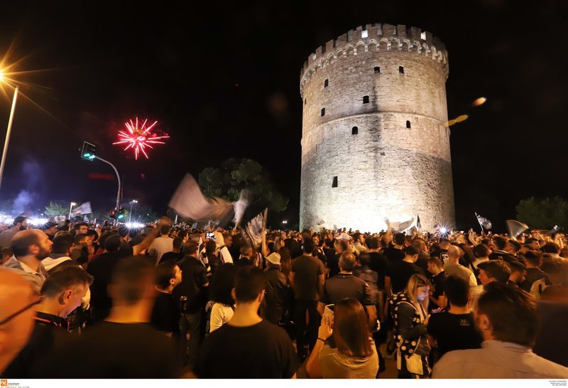 Αποθέωση για τον ΠΑΟΚ στη Θεσσαλονίκη -Πανηγυρισμοί μέχρι τα ξημερώματα [εικόνες & βίντεο] | iefimerida.gr 0