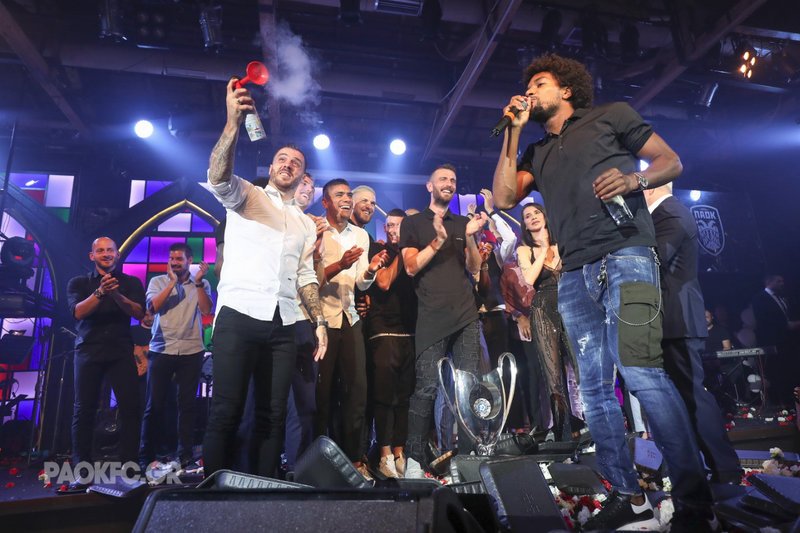 Το γλέντι του ΠΑΟΚ για το Κύπελλο στην Πάολα -Οι υποσχέσεις του Ιβάν Σαββίδη [εικόνες & βίντεο] | iefimerida.gr 0