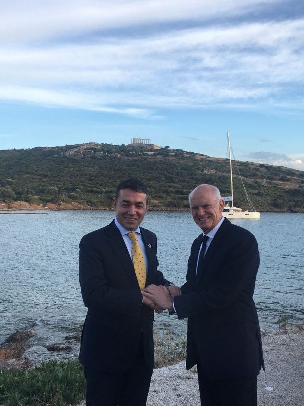 Ο Παπανδρέου πήγε τον Ντιμιτρόφ στο ναό του Ποσειδώνα στο Σούνιο [εικόνα] | iefimerida.gr 0