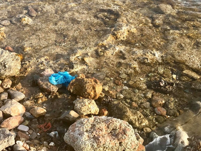 Παραλίες γεμάτες σκουπίδια στη Βούλα -Λίγα μέτρα από τις πλαζ και το δημαρχείο [εικόνες & βίντεο] | iefimerida.gr 2