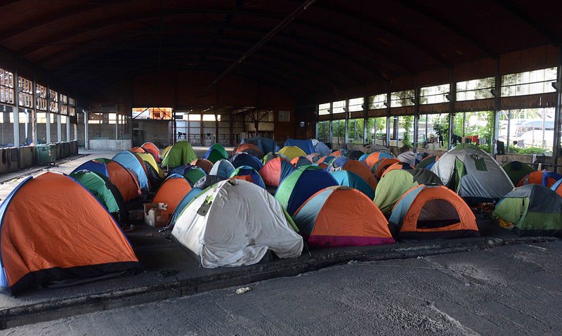 Στην κόλαση του λιμανιού της Πάτρας -Κάτω από άθλιες συνθήκες ζούσαν 142 ανήλικοι πρόσφυγες [εικόνες] | iefimerida.gr 10