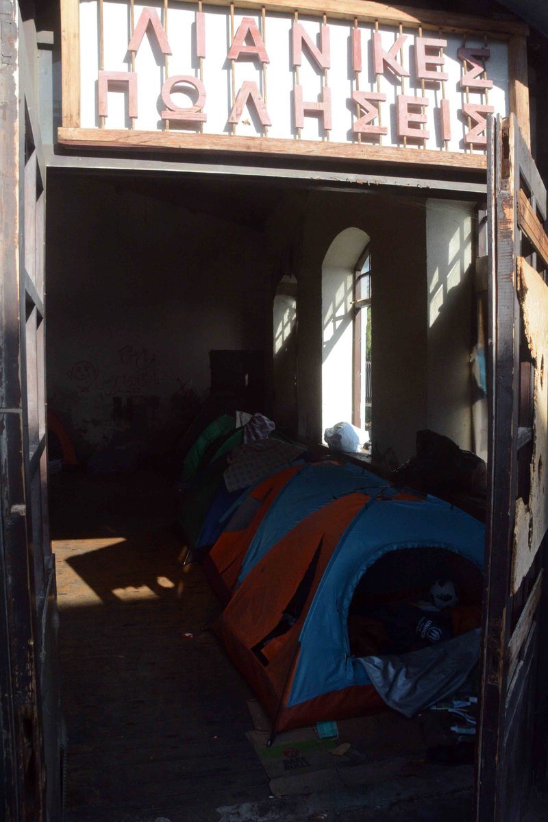 Στην κόλαση του λιμανιού της Πάτρας -Κάτω από άθλιες συνθήκες ζούσαν 142 ανήλικοι πρόσφυγες [εικόνες] | iefimerida.gr 11