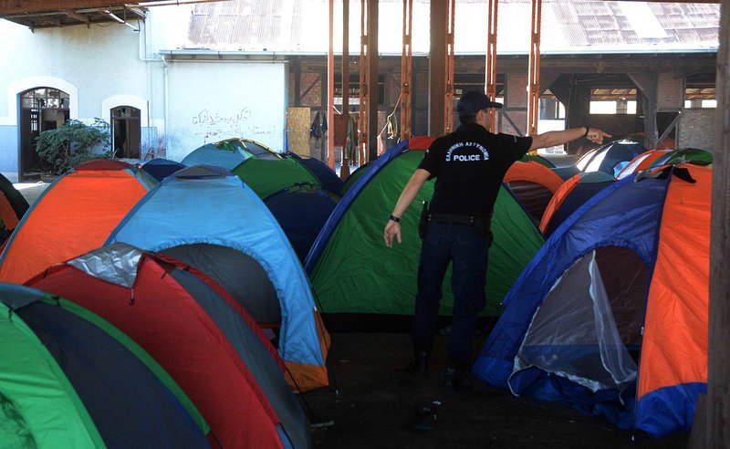 Στην κόλαση του λιμανιού της Πάτρας -Κάτω από άθλιες συνθήκες ζούσαν 142 ανήλικοι πρόσφυγες [εικόνες] | iefimerida.gr 5