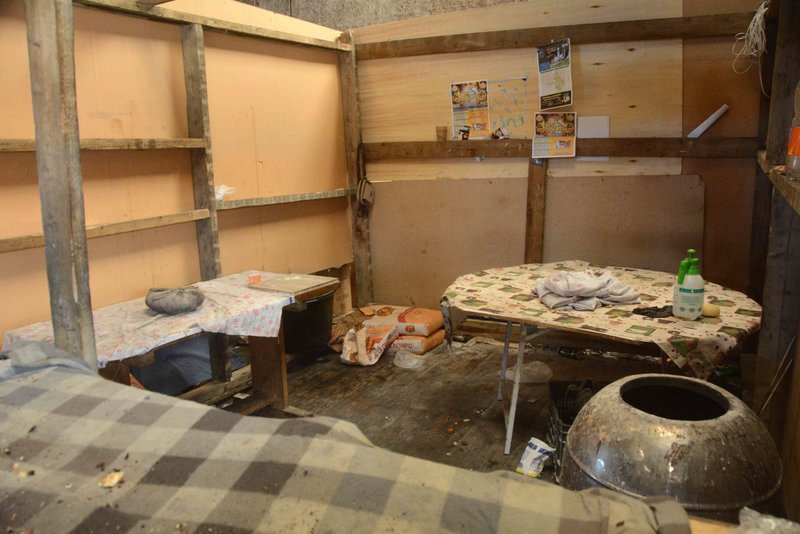 Στην κόλαση του λιμανιού της Πάτρας -Κάτω από άθλιες συνθήκες ζούσαν 142 ανήλικοι πρόσφυγες [εικόνες] | iefimerida.gr 6