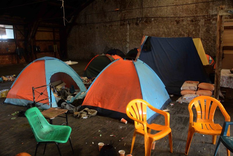 Στην κόλαση του λιμανιού της Πάτρας -Κάτω από άθλιες συνθήκες ζούσαν 142 ανήλικοι πρόσφυγες [εικόνες] | iefimerida.gr 7