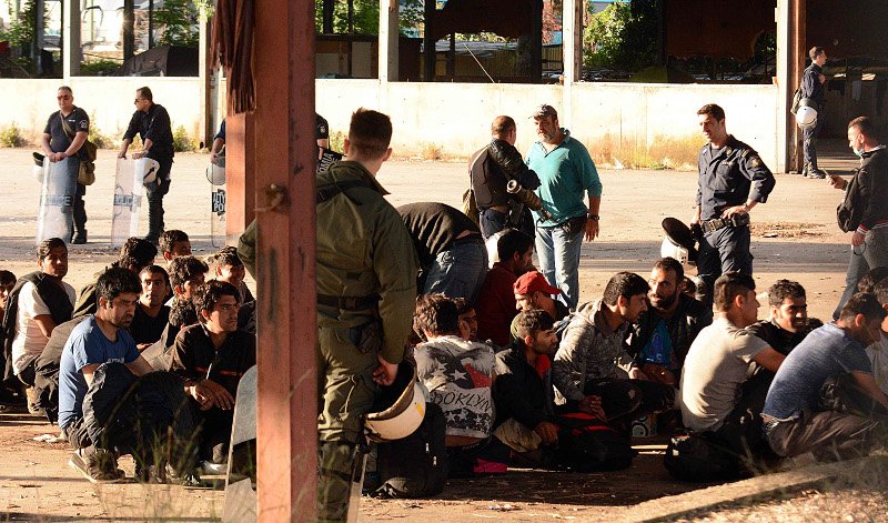 Πήγαν 450 αστυνομικοί στο λιμάνι της Πάτρας για να διώξουν 600 μετανάστες -Οσα έγιναν [εικόνες]  | iefimerida.gr 9