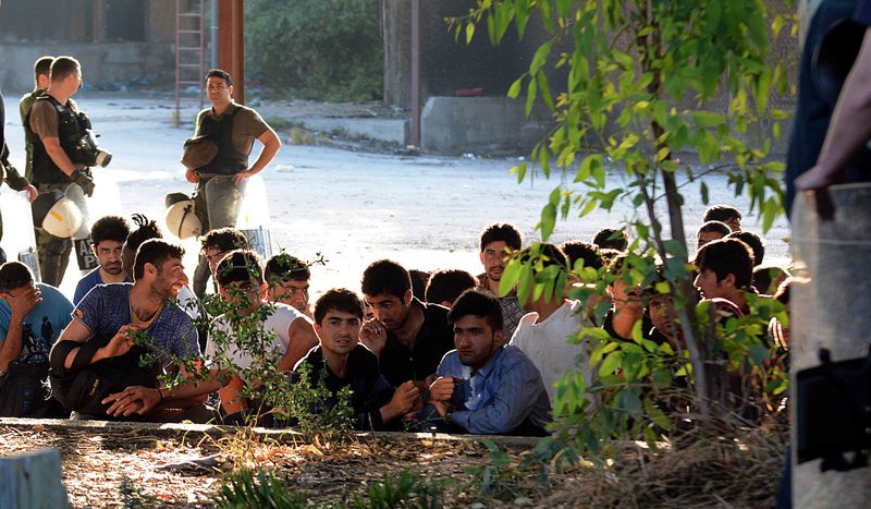 Πήγαν 450 αστυνομικοί στο λιμάνι της Πάτρας για να διώξουν 600 μετανάστες -Οσα έγιναν [εικόνες]  | iefimerida.gr 8