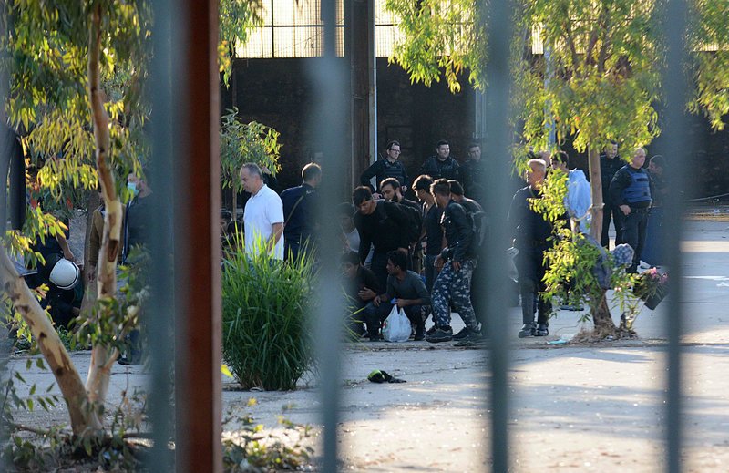 Πήγαν 450 αστυνομικοί στο λιμάνι της Πάτρας για να διώξουν 600 μετανάστες -Οσα έγιναν [εικόνες]  | iefimerida.gr 7