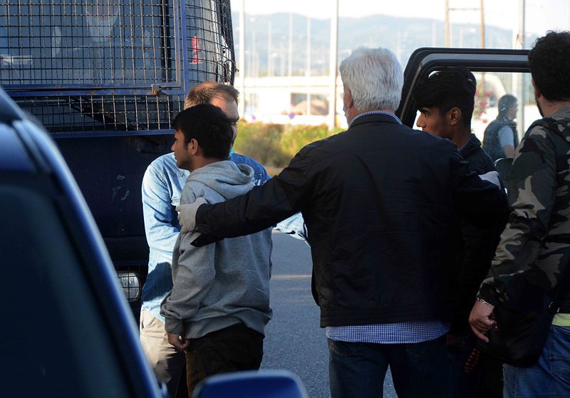 Πήγαν 450 αστυνομικοί στο λιμάνι της Πάτρας για να διώξουν 600 μετανάστες -Οσα έγιναν [εικόνες]  | iefimerida.gr 3