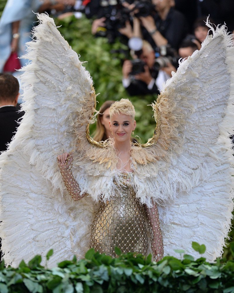 Met Gala: Αγγελος επί Γης η Κέιτι Πέρι -Με πελώρια δίμετρα φτερά [εικόνες]  | iefimerida.gr 6