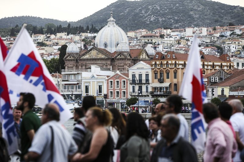 «Βούλιαξε» η Λέσβος από αγανακτισμένους κατά Τσίπρα [εικόνες & βίντεο] | iefimerida.gr 16