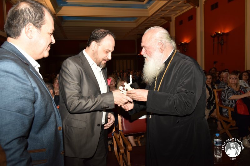 Ο Αρχιεπίσκοπος Ιερώνυμος πήγε θέατρο -Ποια παράσταση είδε [εικόνες]  | iefimerida.gr 1