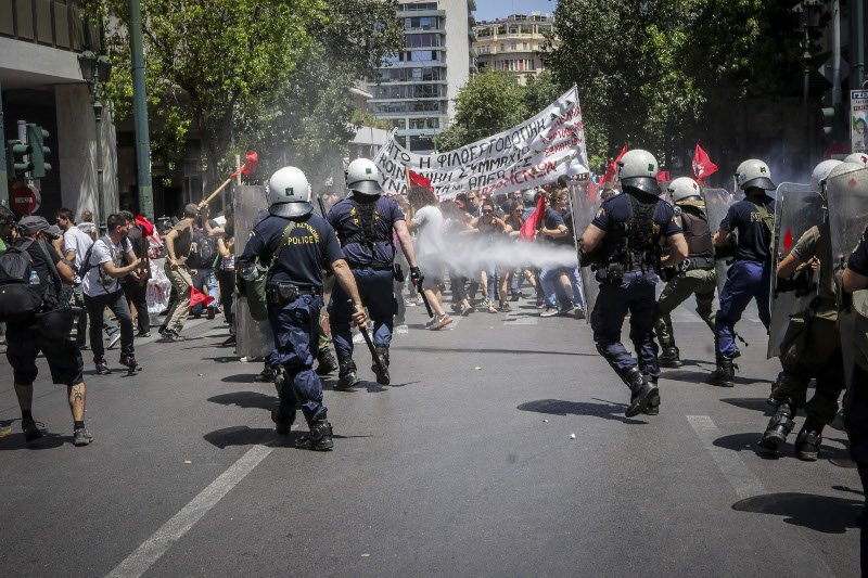 Επεισόδια στην πορεία- φωτό eurokinissi